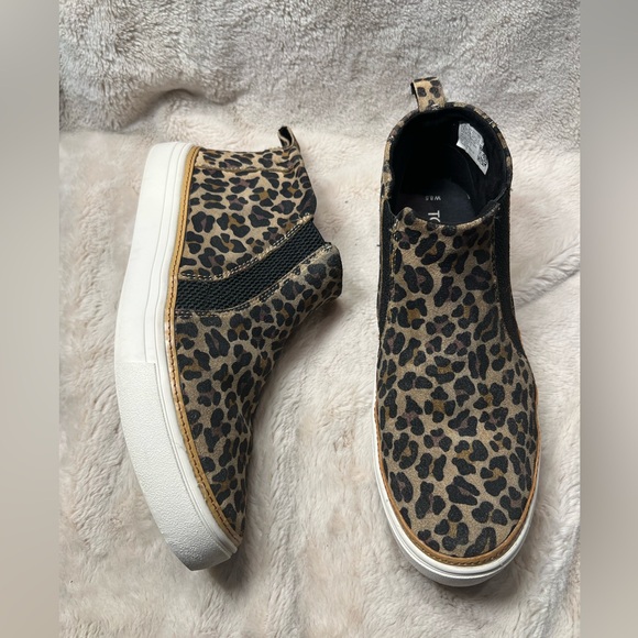 Toms Shoes - Toms Bryce Tan Classic Leopard Print Slip On Sneakers Women's Size 8.5